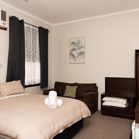 New Crown Hotel Motel Hay Exterior foto